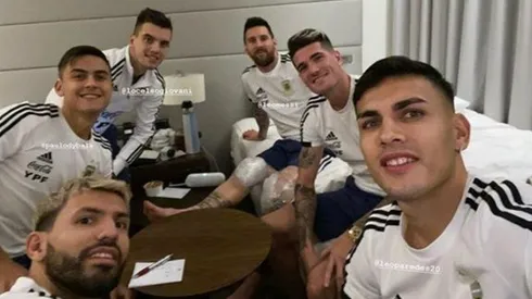 De Paul metió selfie jugando al truco y un detalle de Messi preocupó a todos
