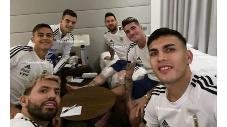 De Paul metió selfie jugando al truco y un detalle de Messi preocupó a todos