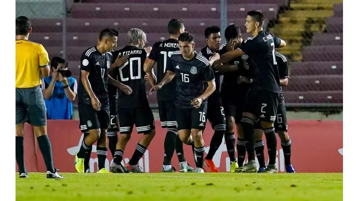 México goleó en Panamá y está en las Semifinales