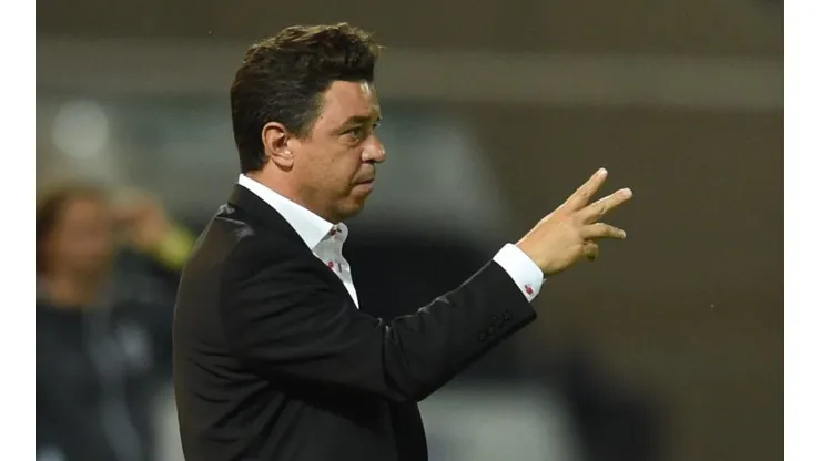 Marcelo Gallardo durante el partido ante Estudiantes de Caseros.