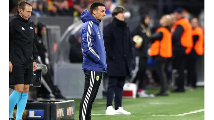 Scaloni: "Los jugadores dejan la vida por la camiseta y realmente juegan bien"