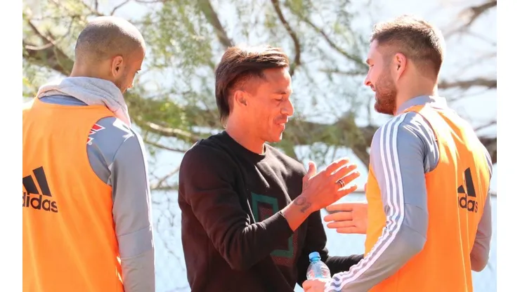 Lucas Lobos, visita especial al plantel de Tigres