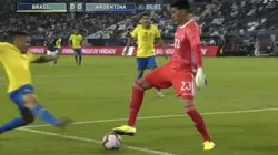 El papelón que casi se mandan Otamendi y Andrada ante Brasil en el área chica