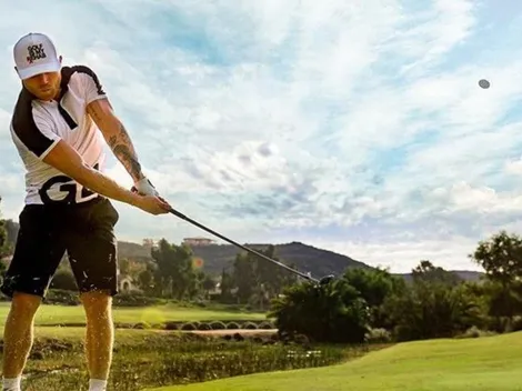 Canelo Álvarez jugó al golf y presumió pelotas personalizadas
