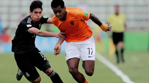 El Pollo Ruiz, de Chivas, duró apenas 15 minutos contra Holanda