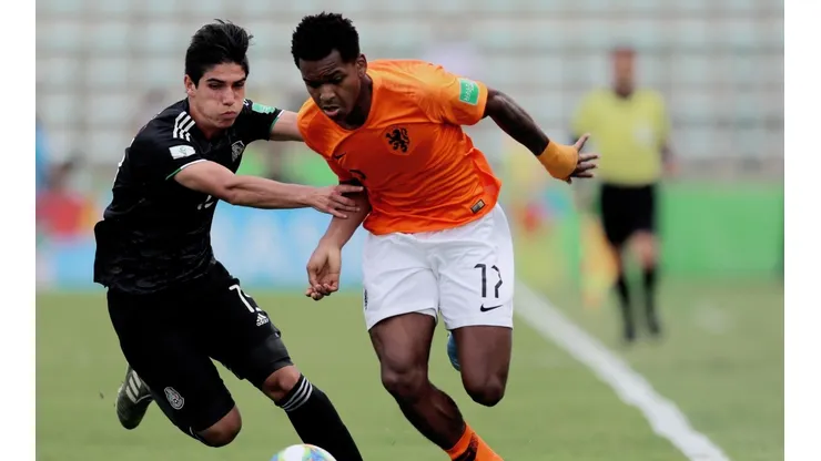 El Pollo Ruiz, de Chivas, duró apenas 15 minutos contra Holanda