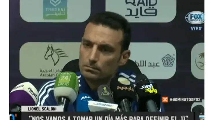 Foto de Lionel Scaloni en conferencia de prensa.