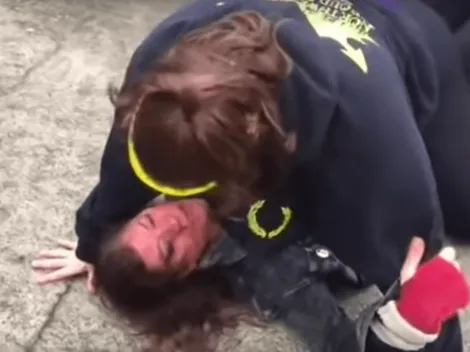 Luchadora de MMA reduce a una manifestante durante el día de los veteranos en Estados Unidos