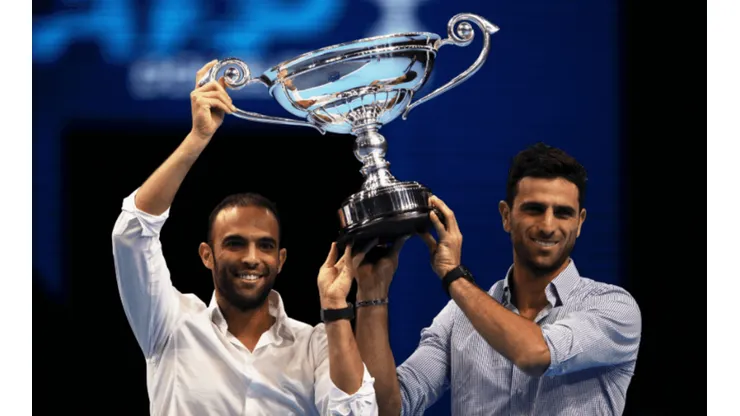 Cabal y Farah reciben trofeo que los certifica como los número uno del 2019