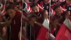 Video: la reacción de Juanfer ante el abrazo de un hincha de River