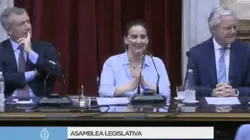 Explotó en Twitter: Michetti acompañó con aplausos la marcha peronista