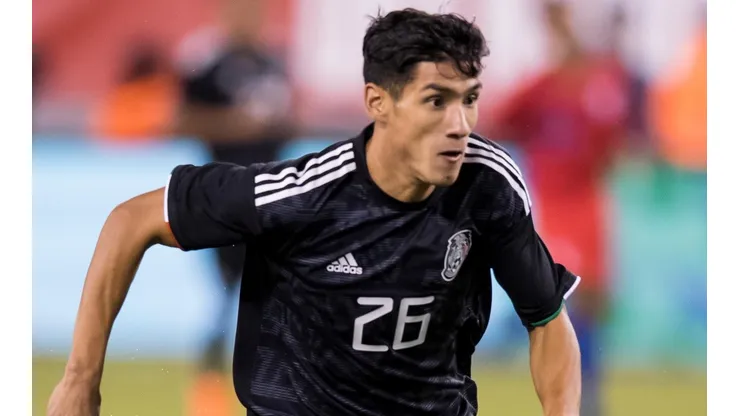 Uriel Antuna con la jersey del Tri