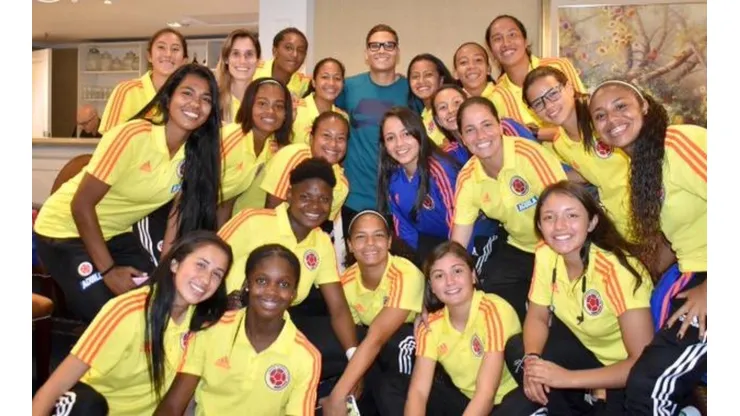 Cracks: Quintero junto Borré visitaron y apoyaron a la Selección Colombia Femenina