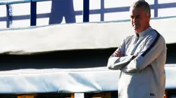 Terminó la práctica y Alfaro metió larga charla con uno de sus jugadores