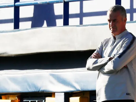 Terminó la práctica y Alfaro metió larga charla con uno de sus jugadores