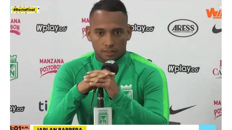 Video: a Jarlan Barrera se le 'salió un peito', en vivo, en una rueda de prensa