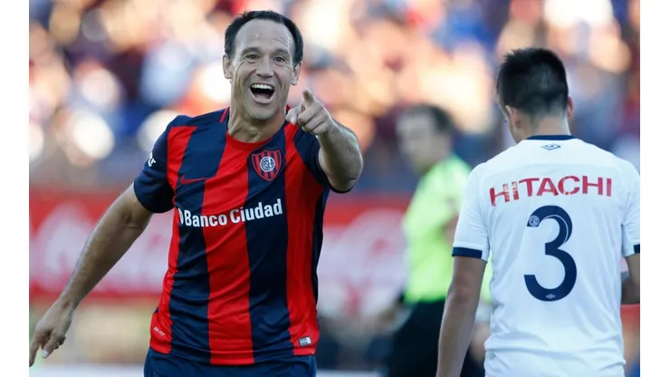 Mauro Matos con la camiseta de San Lorenzo.