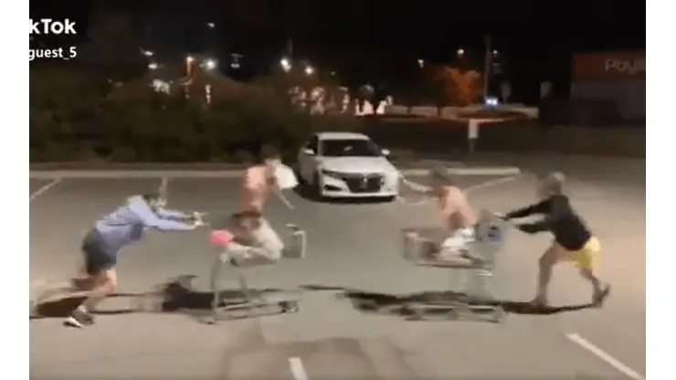 Video viral: agarraron dos carritos, un par de leches y el choque fue diabólico
