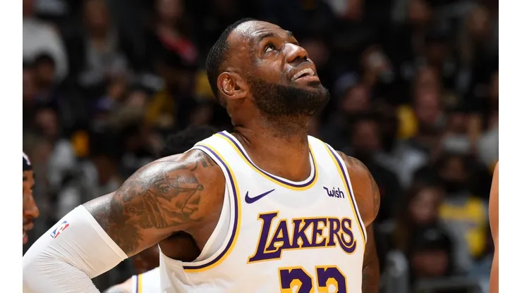 LeBron posteó una foto con el peor atuendo y un ex compañero lo destrozó en los comentarios