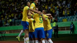 Los jugadores brasileños festejando uno de los tantos.