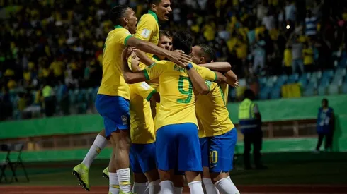 Los jugadores brasileños festejando uno de los tantos.
