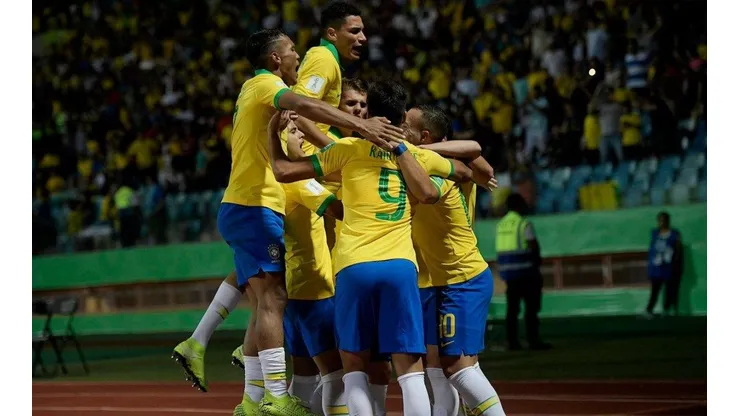 Los jugadores brasileños festejando uno de los tantos.