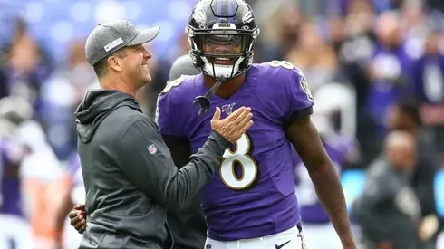 El increíble cruce entre John Harbaugh y Lamar Jackson en la victoria de los Ravens.