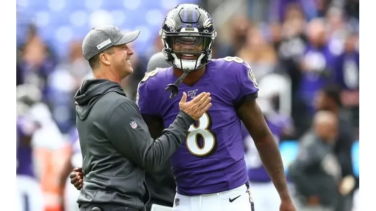 El increíble cruce entre John Harbaugh y Lamar Jackson en la victoria de los Ravens.