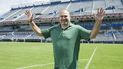 Sigue siendo ídolo: Chilavert se ofreció pagar la multa que le den al hincha que llevó la bandera contra Zárate