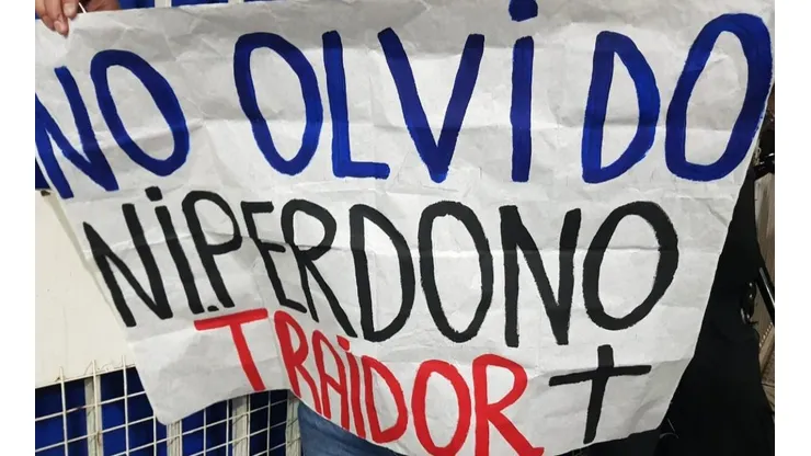 Le hizo una bandera a Mauro Zárate y ahora podría ir preso