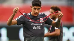 Edson Álvarez preocupó a todos y se retiró del entrenamiento.