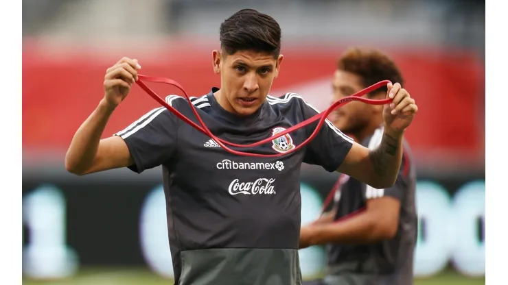 Edson Álvarez preocupó a todos y se retiró del entrenamiento.