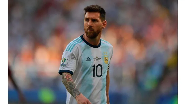 Le queda pintada: Messi posó con la nueva camiseta suplente de la Selección Argentina