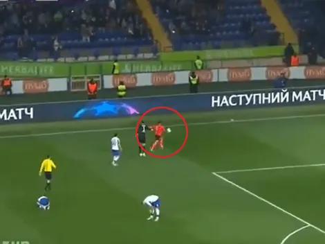 Un jugador del Shakhtar no soportó los cánticos racistas y le lanzó un pelotazo a los hinchas visitantes