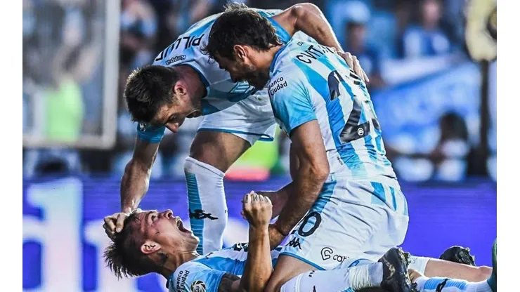 Racing festeja el triunfo ante Huracán.