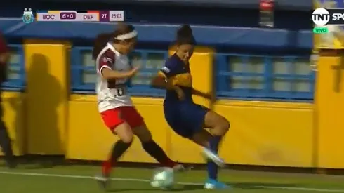 Réplica exacta: Julieta Cruz, de Boca, metió un caño hermoso igual al de Riquelme a Yepes