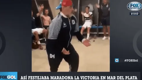 Mueva Diego: Maradona a puro baile en el vestuario de Gimnasia