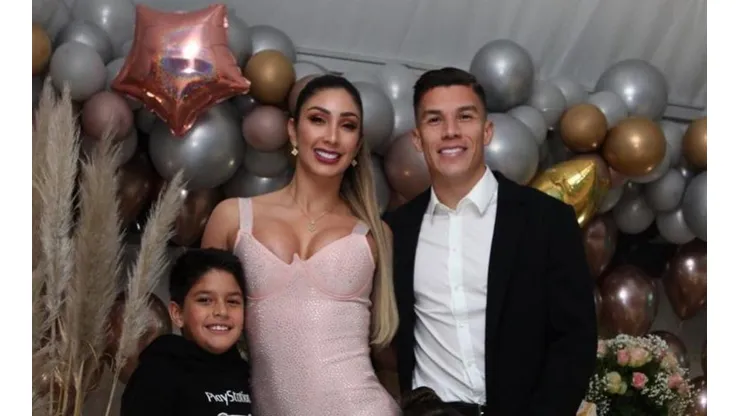 Mateus Uribe en la fiesta de cumpleaños de su esposa, Cindy Álvarez.