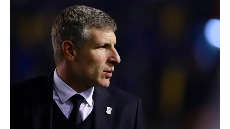 Martín Palermo se fue muy enojado con el arbitraje en el encuentro entre Pachuca y Tigres.