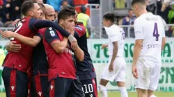 Aplastante triunfo de Cagliari ante Fiorentina, con golazo de Gio Simeone