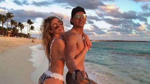 No quiere perder a su pareja de vista: Ileana Salas se mostró en el Estadio Akron