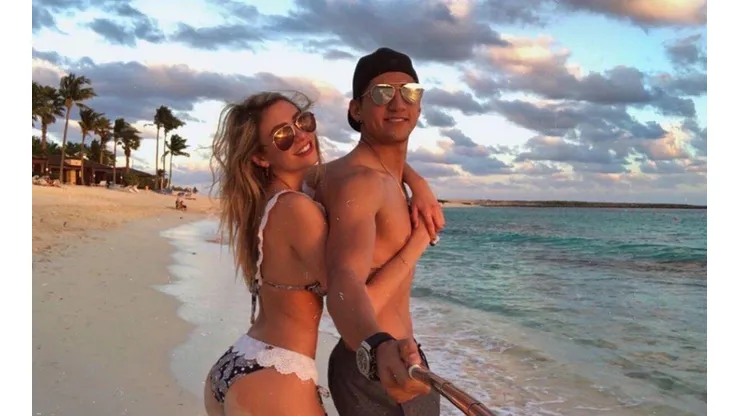 No quiere perder a su pareja de vista: Ileana Salas se mostró en el Estadio Akron