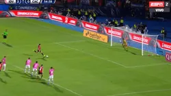 Video: el Pulga Rodríguez erró el penal que le daba el descuento a Colón