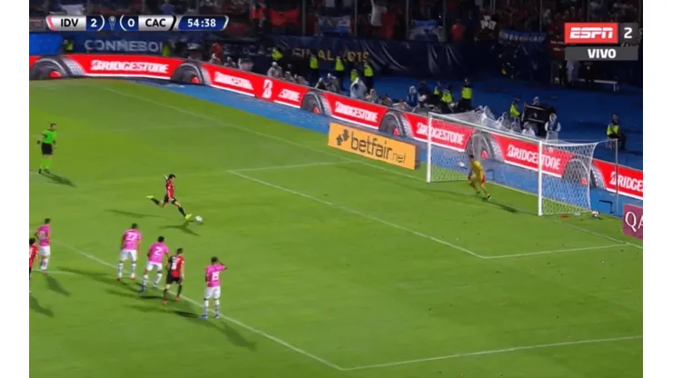 Video: el Pulga Rodríguez erró el penal que le daba el descuento a Colón