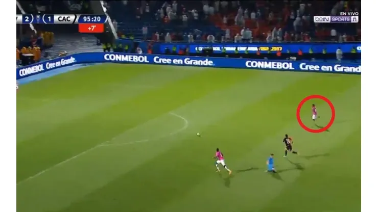 Cristian Dájome quedó totalmente solo.