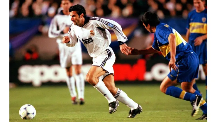 Foto del Pepe mirando al gran Figo.