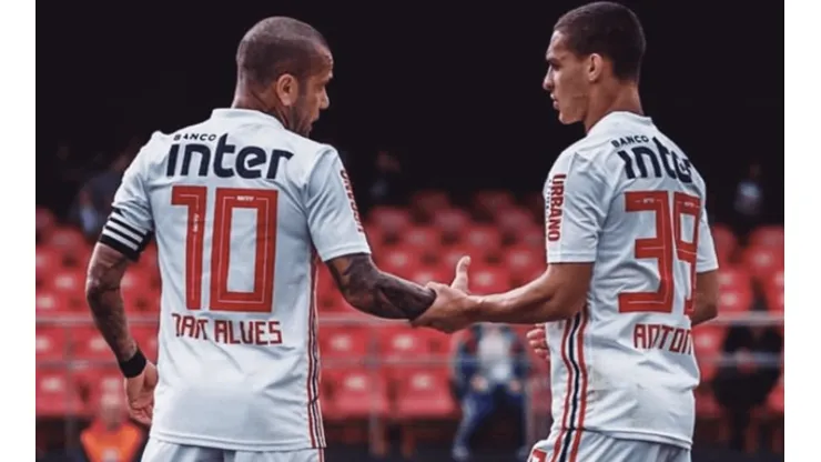Dani Alves se la pudrió toda a Telemundo Deportes: "¿Qué dices? ¡No jodas!"