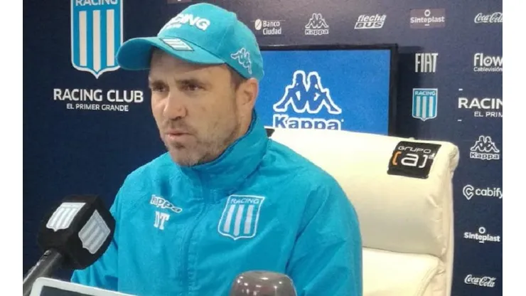 Eduardo Coudet en conferencia de prensa.