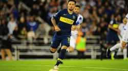 Mauro Zárate enfrentando a Vélez Sarsfield.