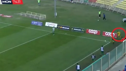 Luca Giannone ejecutando el tiro de esquina.